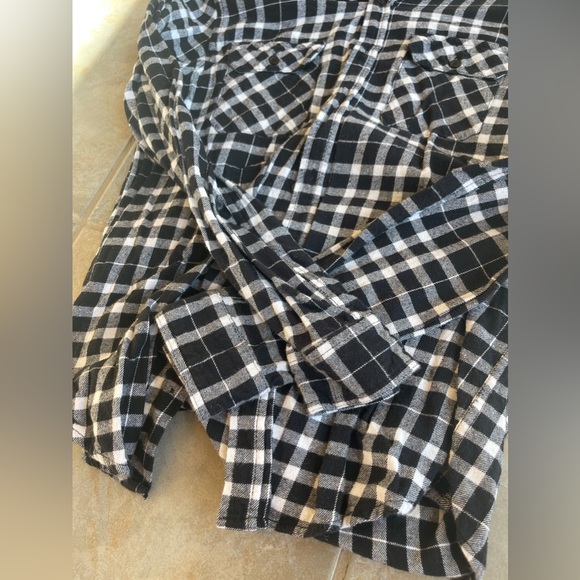 cabin fever plaid, worn once for pictures only - Picture 2 of 5